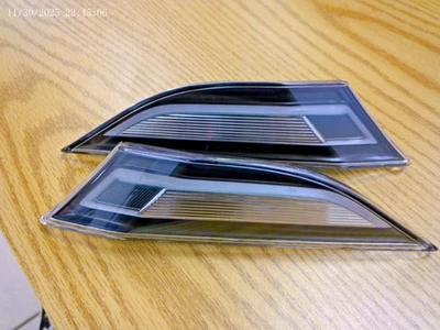 Genuine Porsche 991.2-911 982-718 LED Side Marker Lights (2017-2019) - Image 1 of 4