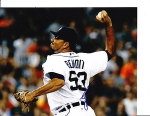 DETROIT TIGERS JOAQUIN BENOIT SIGNED BALL IN HAND 8X10 - Picture 1 of 1