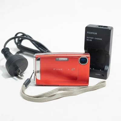 FujiFilm FinePix Z10fd CCD Digicam Digital Camera 7MP RED - Working! - Image 1 of 4