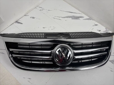 Parrilla de parachoques superior delantera Volkswagen Tiguan 2009-2011 5N0853651 Foto 1 de 4