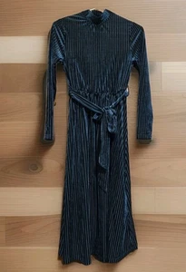 Grünes Damenkleid SHEIN SM (US 4), hochgeschlossen - Langarm - mit Gürtel, gebraucht - Bild 1 von 4