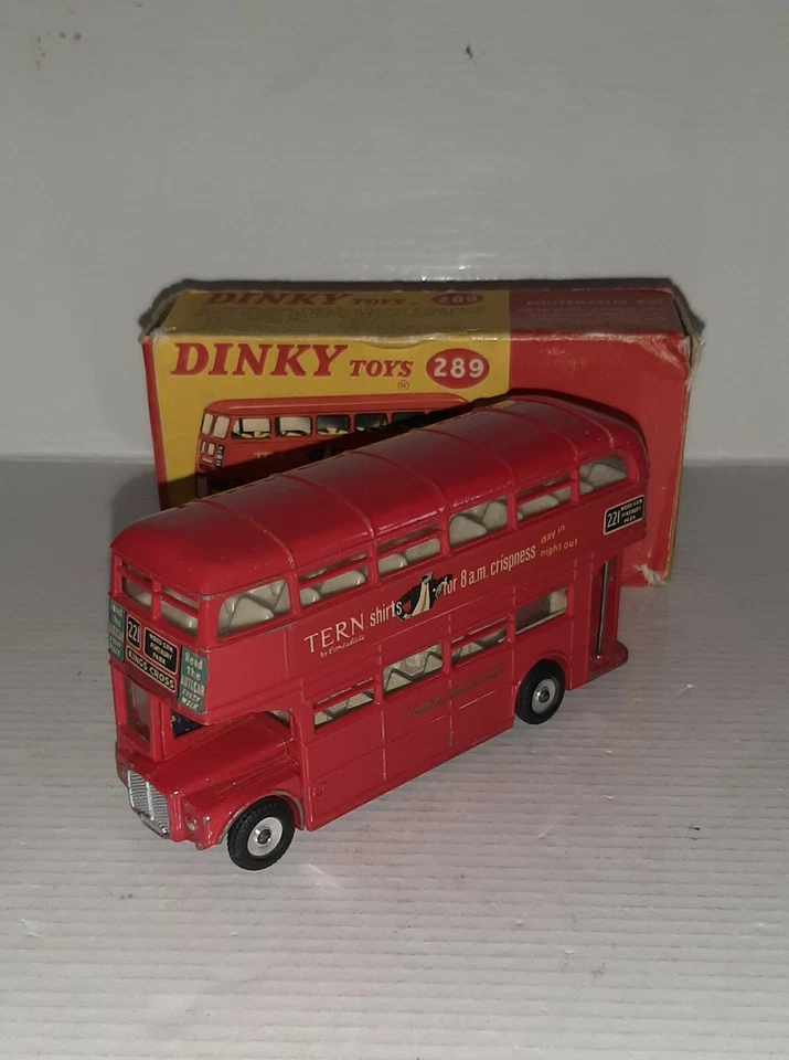 ROUTEMASTER BUS CON DUE PERSONAGGI REF.289 DINKY TOYS OBSOLETO - Immagine 1 di 4