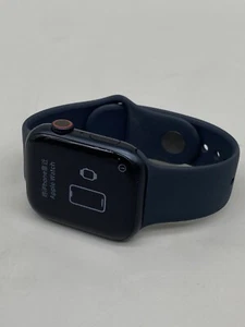 Apple Watch Series 8 GPS + Cellular 45 mm boîtier en aluminium minuit avec bracelet - EXCELLENT - Photo 1 sur 7