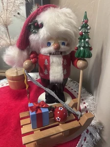 Steinbach Troll Nussknacker, Weihnachtsmann mit Schlitten, 10,5" Handmade In Germany - Bild 1 von 14