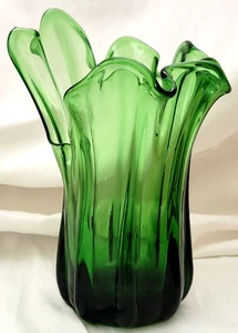 Vintage MCM Green Swung Hand Blown Glass Ribbed Handkerchief Vase 9" H - Picture 1 of 10