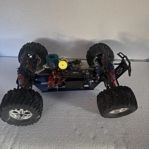 XTM Mammoth 1/8 4x4 RC Monster Truck Roller Rolling Chassis For Parts - Picture 1 of 19