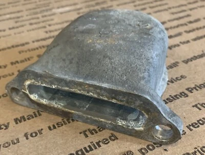 Carcasa termostato inferior de aluminio Toyota Land Cruiser FJ40 motor 2F temprano Foto 1 de 4