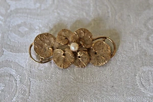 Vintage Kramer signierte echte Perle strukturiert goldfarben Lilypad Brosche Anstecknadel 2,5" - Bild 1 von 4