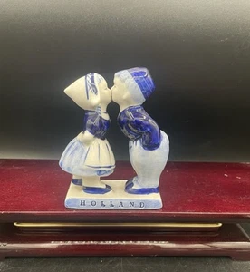 Vintage Ceramic Holland Delft Blue Figurine Hand Painted Kissing Boy & Girl - Picture 1 of 5