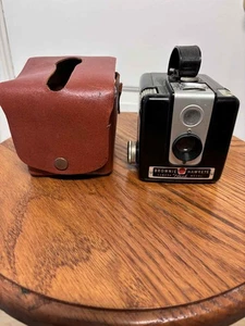 Vtg Antique Kodak Brownie Hawkeye Flash Model Box Camera in Leather Case - Picture 1 of 14