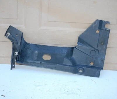 Audi S4 B6 2005 | Panel protector trasero derecho debajo de la carrocería Foto 1 de 2