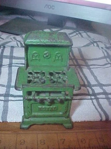 Antique Mini Dollhouse Cast Iron Royal Stove 4.5" Toy GREEN - Picture 1 of 6