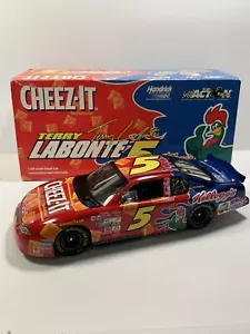 Terry Labonte 2002 #5 Kellogg's/Cheez-it NASCAR Diecast 1/24. Monte Carlo. - Picture 1 of 11