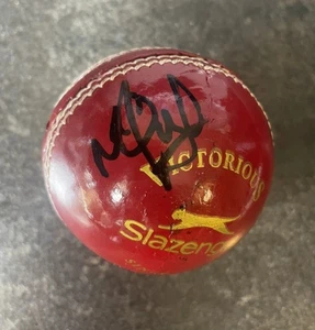 INDIEN CRICKET: MOHAMMED SIRAJ SIGNIERTER SLAZENGER CRICKETBALL + COA - Bild 1 von 2