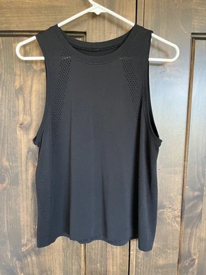 Camiseta sin mangas Lululemon Train To Be usada una vez talla 8 color negro estilo 2023 - pequeño enganche  Foto 1 de 4