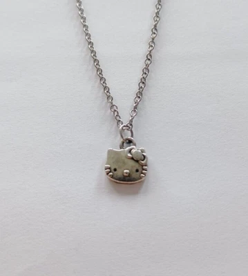 Collar Hello Kitty Tono Plata Gatito Gato Pequeño Dije Foto 1 de 4