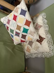 Trapunta vintage modello finestra doppia cattedrale fatta a mano. 2 cuscini da lancio inclusi - Foto 1 di 4