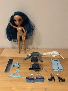 Rainbow High Skyler Bradshaw Fashion Doll Series 1 - Missing Hand, 2 Outfits - Picture 1 of 8