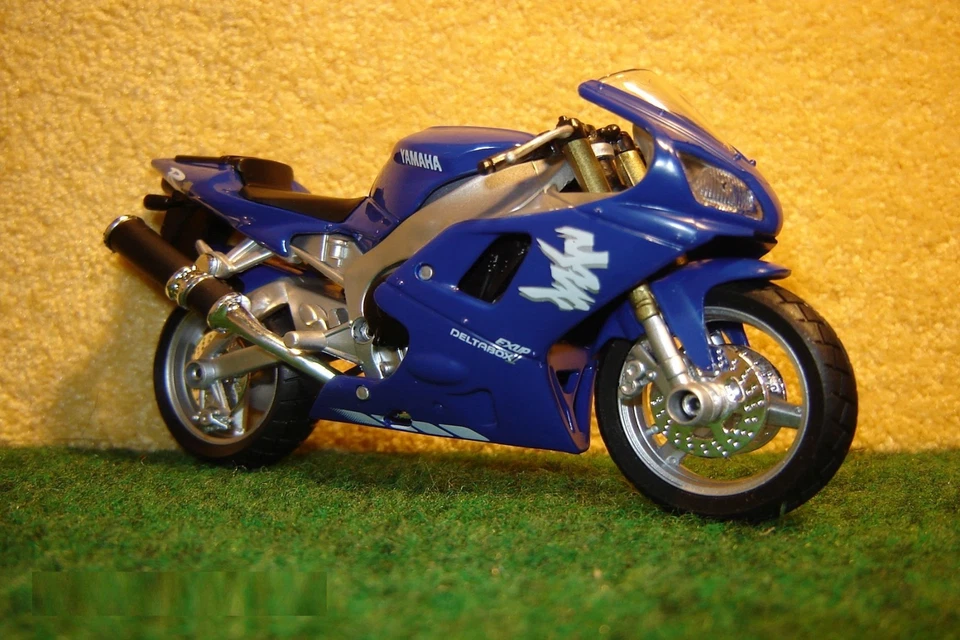 1:18 Yamaha YZF-R1 Blau 1999 WELLY 00823 - Bild 1 von 1