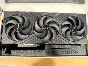 PNY GeForce RTX 4090 24GB VERTO Triple Fan DLSS 3 GPU-VCG409024TFXPB1 - Bild 1 von 6