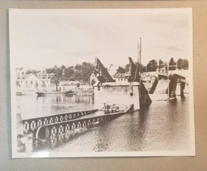 VINTAGE WW2 US MILITARY PHOTO SUNKEN DESTROYED BRIDGE FRANCE  68C - Picture 1 of 3