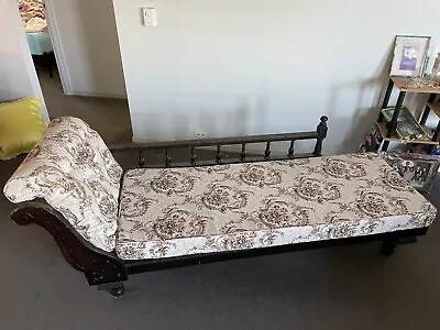 Antique Victorian Carved Chaise Lounge C. 1901 • 900$