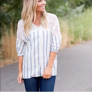 Listicle Striped Nautical Blouse NWT Size Medium - Picture 1 of 8