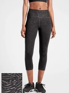 Athleta Women’s Ultimate Stash Pocket Embossed Capri Leggings Black Size 1X - Picture 1 of 13