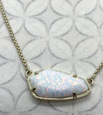 Collar Kendra Scott Cami Blanco Kyocera Ópalo Tono Oro (A) Foto 1 de 4