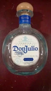 Don Julio Blanco Tequila leere Glasflasche 750 ml, mit Holzaufsatz mit Korken - Bild 1 von 3