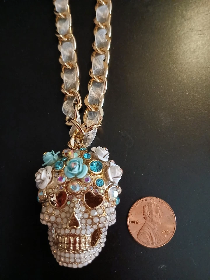 Collar calavera flor azul y blanco pavé diamantes de imitación cristal Betsey Johnson Foto 1 de 4