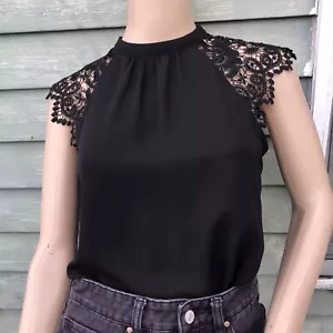 Blusa Express Cuello Alto Negra Transparente Mangas de Encaje Ojo de Cerradura XS Coqueta Gótica - Imagen 1 de 10