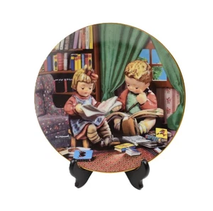 This Vintage Danbury Mint M.I. Hummel " BUDDING SCIENTISTS " Sammelteller - Bild 1 von 11