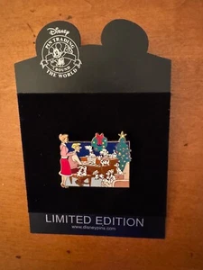 DISNEY - 2006 101 DALMATIONS CHRISTMAS PIN - LIMITED EDITION OF 250 - RARE - NEW - Picture 1 of 4