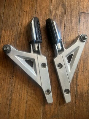 1984-1985 Honda V30 Magna Vf500c conjunto de pinos traseiros de passageiro - Imagem 1 de 4