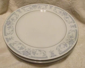 Blue Whisper di Sheffield ~ 4 piatti ~ 10 3/8" ~ 1985 - Foto 1 di 12