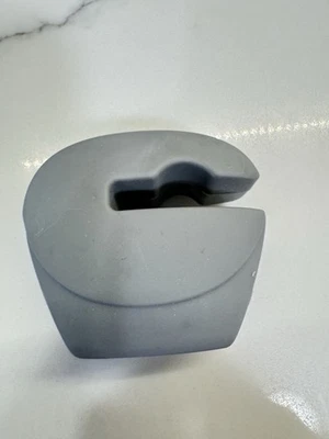 Pampered Chef Utensil Clip 100675 Kitchen Tool Silicone Handle Protector Gray - Image 1 of 4