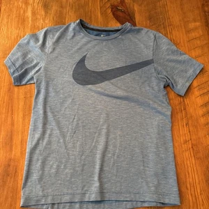 Nike Boys Dri-Fit T-shirt Size XL Blue - Picture 1 of 5
