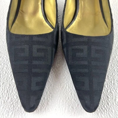 Zapatos de salón Givenchy clásicos Old Money talla 40 negros con monograma punta de gatito Foto 1 de 4