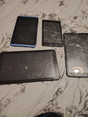 Bundle of broken spare repair 4 tablets - Image 1 of 2