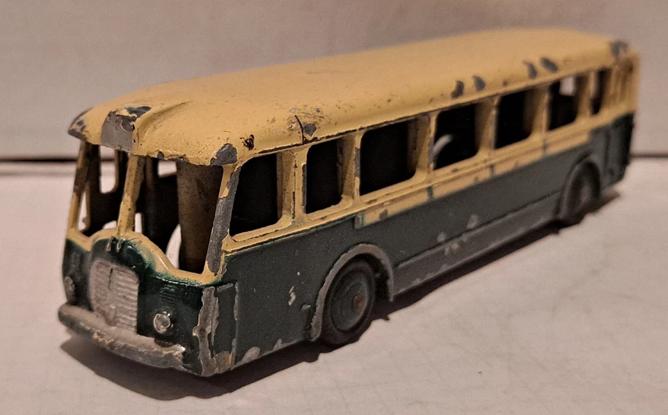 2320. DINKY FRANCE NO. 29D AUTOBUS PARISIENNE SOMUA PANHARD anni’50 - Immagine 1 di 4