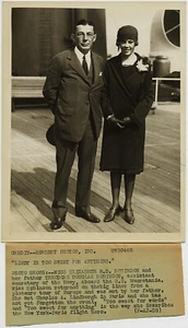Asst Sec'y US NAVY ROBINSON mit TOCHTER, die süße LINDBERGH auf SS MAURETANIA traf - Bild 1 von 3