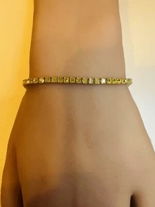 Brazalete de tenis de diamantes amarillos con forma de cojín natural de oro amarillo de 18 quilates de 5,69 quilates - Imagen 1 de 4