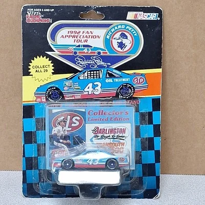 Richard Petty 1992 Darlington Transouth 500 Nascar 1/64 diecast  Foto 1 de 4