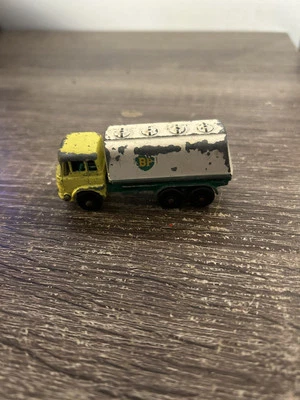 Caja de cerillas vintage Lesney England serie No. Petrolero 25 BP bueno Foto 1 de 4