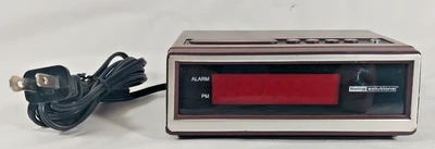 Vintage Living Solutions Electric LOUD Alarm Clock AM FM Radio 1585 Wood Grain - Image 1 of 4