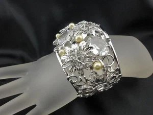 Nolan Miller Bold Flower Garden Party Pearl/Crystal Wide Silver Armreif Bracelet - Bild 1 von 6