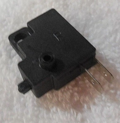 Переключатель переднего тормоза CX500 CM400 XL600R CB650 CB750F CB900 CBX VF1100  - Изображение 1 из 4