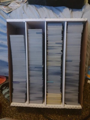 Lote a granel de 500 cartas de JCC Pokémon - comunes y poco comunes y raras sin energía Foto 1 de 3