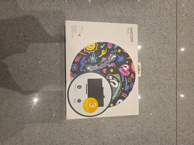 Wacom Intuos Graphics Tablet Medium - USB/BT  - Image 1 of 3